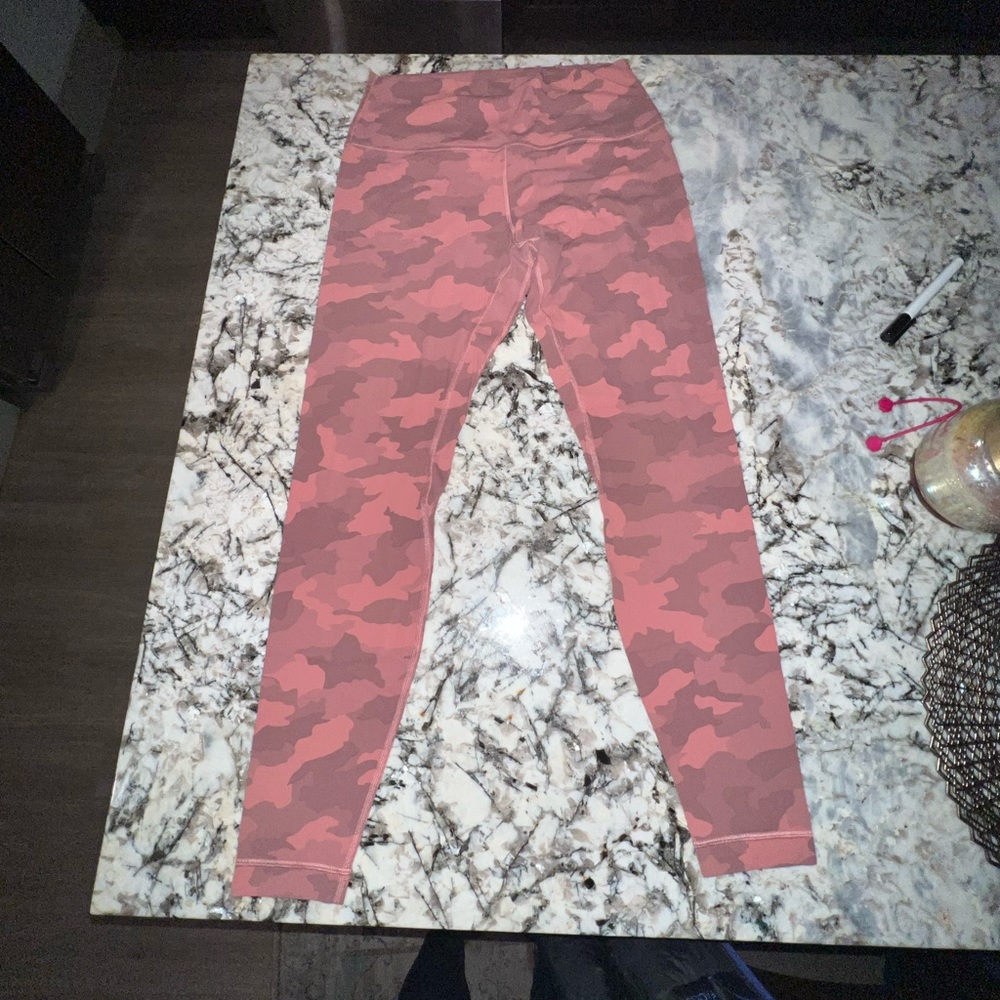 Lululemon Size 10 - Aligns